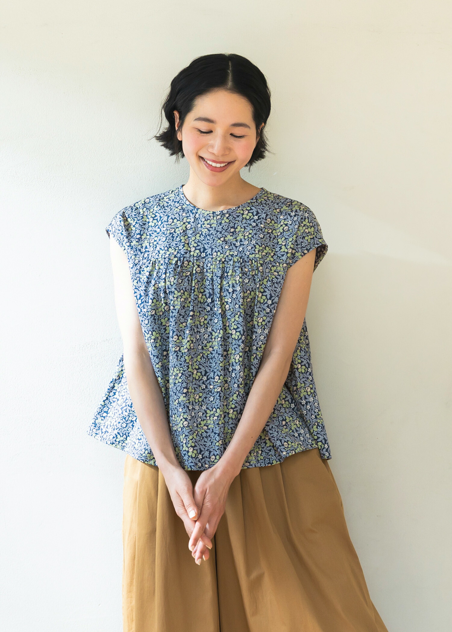 【ピープルツリー 公式】【people tree】Ｖ＆Ａ オーガニックコットンサテン シャツ クローバー柄・ブルー系・M/L 【フェアトレード】 【PeopleTree】水色　花柄　小花柄　ブラウス　トップス