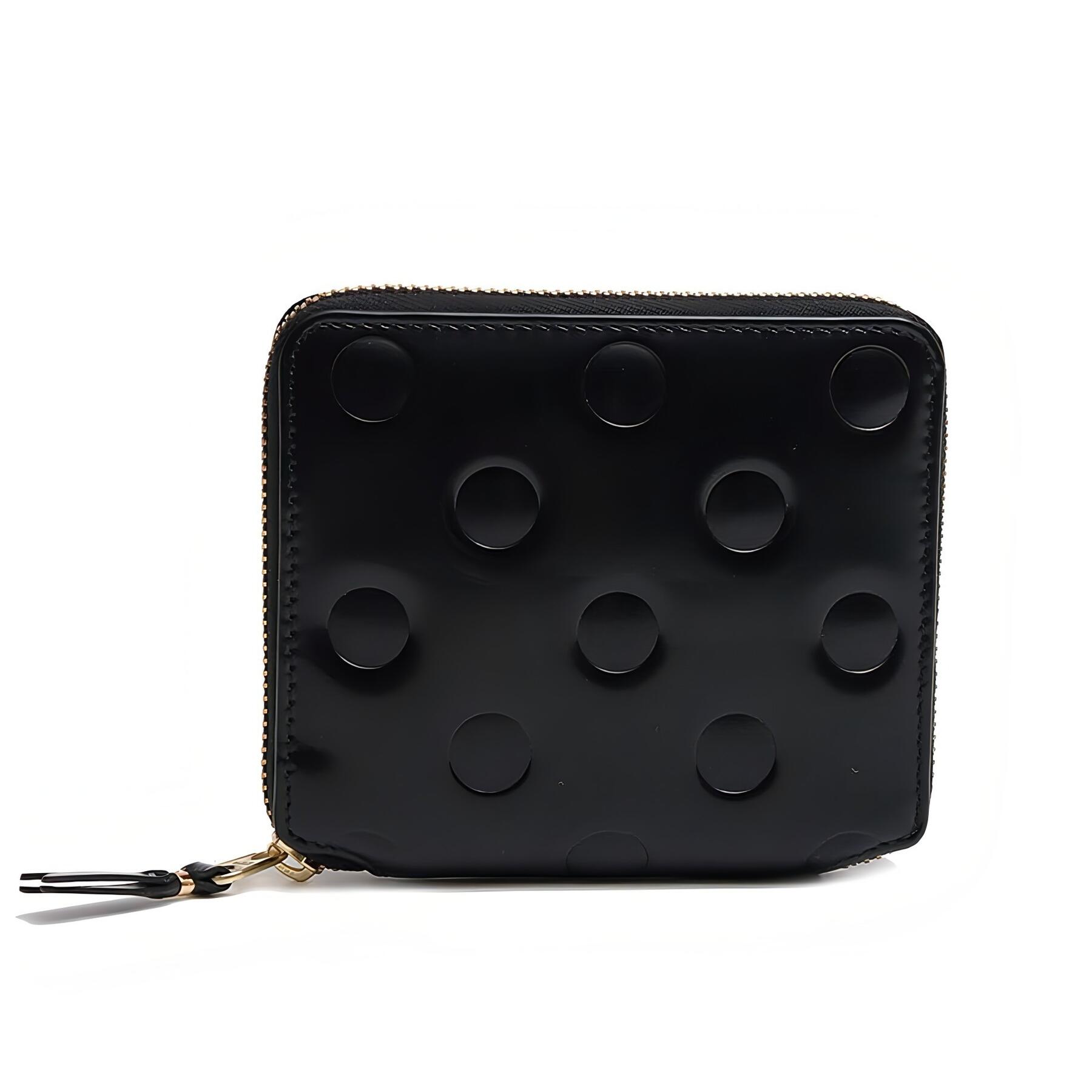 【差し上げ物相応う可】コムデ給仕 COMME DES GARCONS 二つ折り札入れ POLKA DOTS EMBOSSED ポルカドットエンボス ウォレット なめし革 ラウンドジッパー 黒いこと かっこ良い 一般受け ブランド名 生まれ落ちる日 祝する 差し上げ物 差し上げ物 貨物輸送無料 財布・ケース-バッグ・小物・ブランド雑貨-メンズ財布