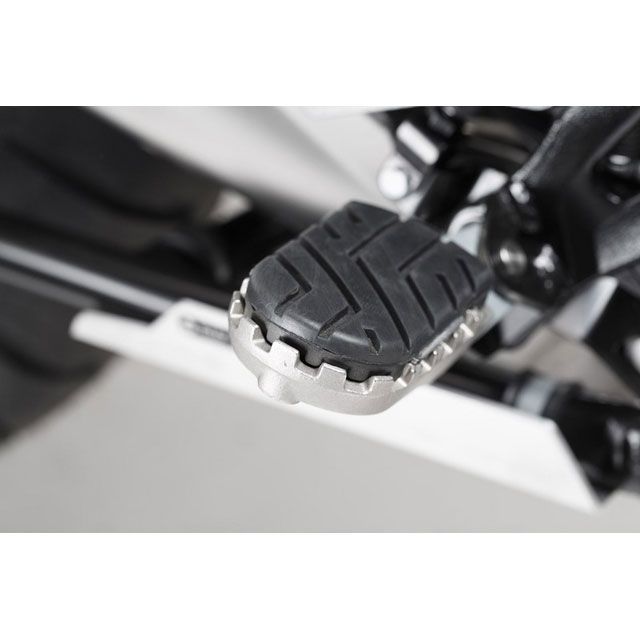SWモテック フットレストキット -シルバー- BMW R1200GS LC（13-）/Adventure（14-） sw_FRS_07_011_10302S｜モトメガネ 店