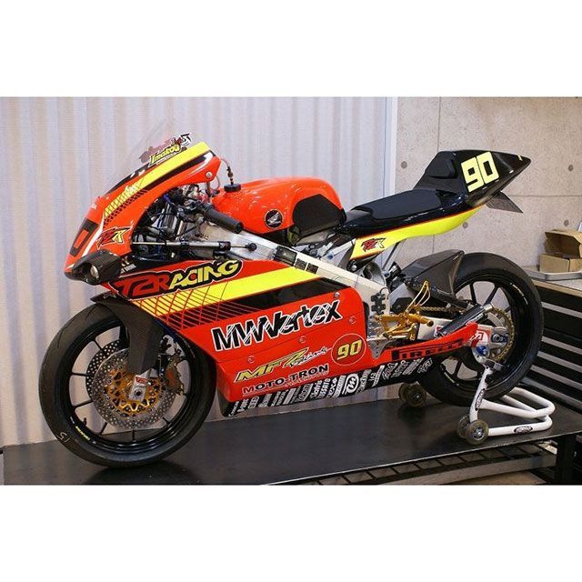T2レーシング フルカウル TYPE-1（復刻） ストリート黒ゲル＋ライトカーボン NSR250 スクリーン スクリーンタイプ1 アッパーカウルステー フルチタンセット サイドスタンドカット 有 T2-COW1-S-F-C-1A-Ti｜モトメガネ 店