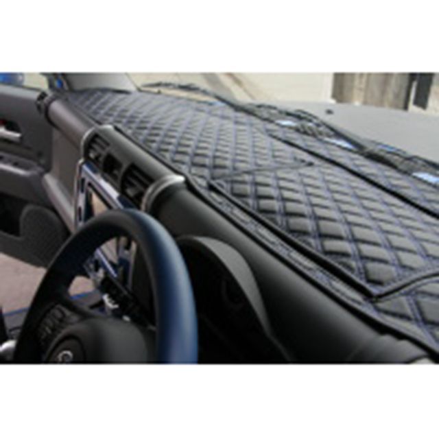 【メーカー直送】ビーエムエス 国内仕様FJクルーザー用ダッシュボードマット ツイーター無し/オートライトシステム無し Leosレオス キルトデザイン 大ブロック ステッチ色 オレンジ 生地色 ブラック DM-TFJL
