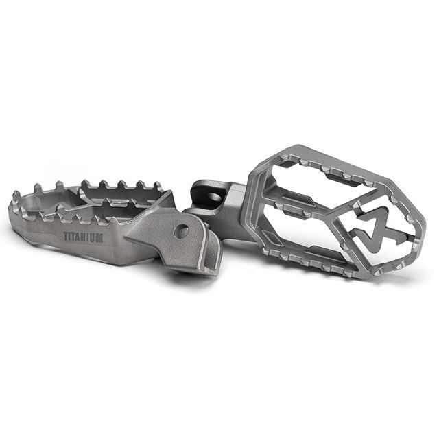 アクラポビッチ アドベンチャーフットペグセット チタン F-BM13T1|モトメガネ 店