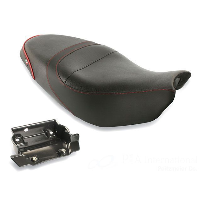 サージェント 1ピースレギュラーシート パイピング：カスタム（CarbonFX/パイピング：A-066 レッド） Scrambler 仕様 CarbonFX カラー パイピング：A-066 レッド WS-647-NS