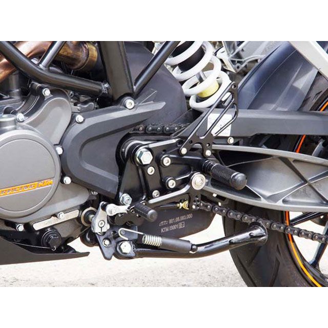 ベビーフェイス バックステップキット 125/200 DUKE 仕様 リバース カラー シルバー 002-KT005SVR|モトメガネ 店