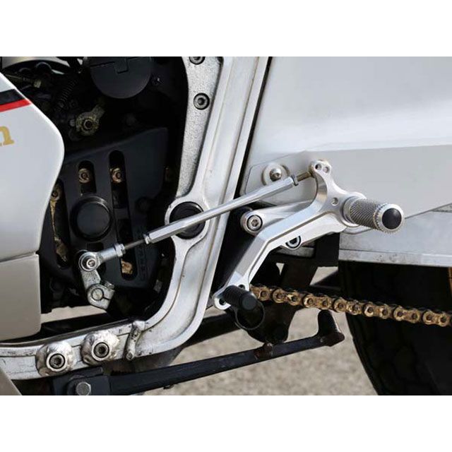 ベビーフェイス バックステップキット RG400/500Γ 仕様 レース カラー シルバー 002-S016SVR｜モトメガネ 店