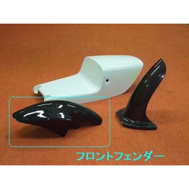 クレバーウルフ フロントフェンダー RZ50 材質 カーボン平織 RZ50-206-02｜モトメガネ 店 15,449円