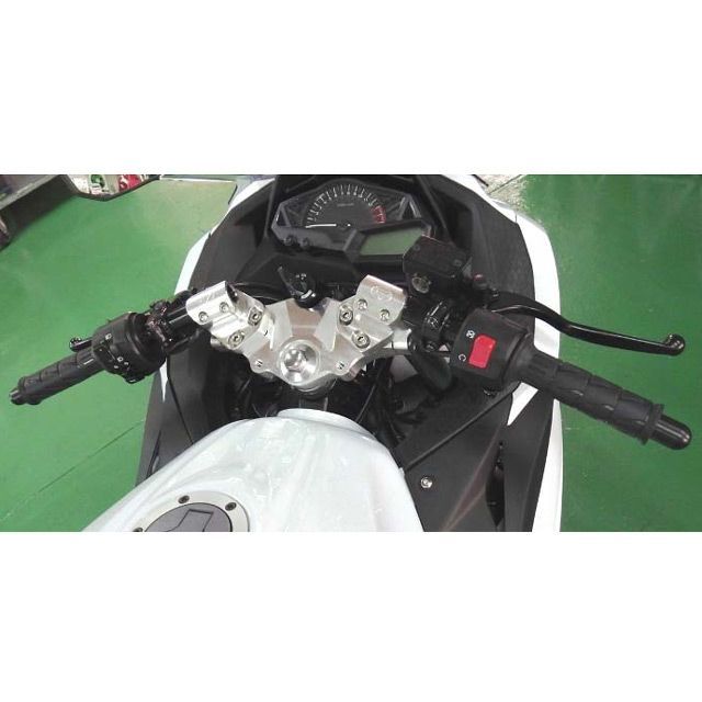 ビートジャパン レーシングハンドルキット Ninja250/R カラー シルバー 0605-K95-00｜モトメガネ 店