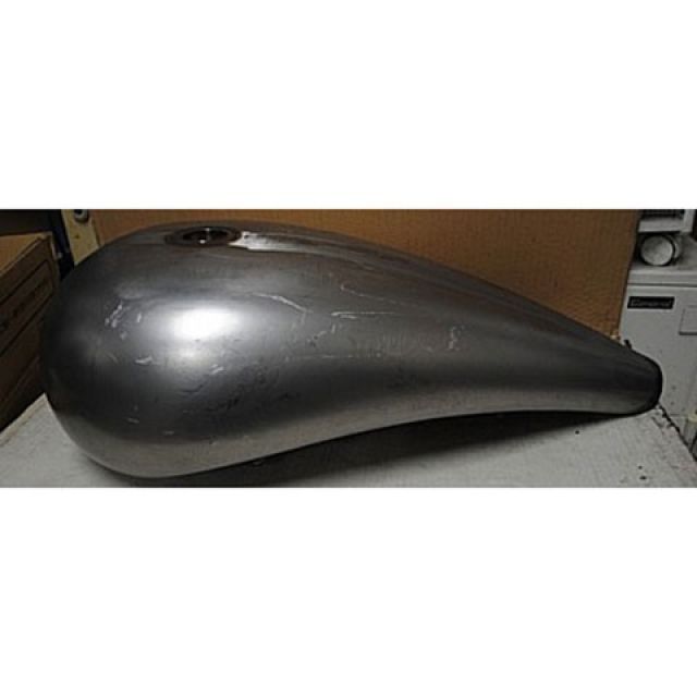 部品屋K&W ストレッチタンク ハーレー用 P58101｜モトメガネ 店