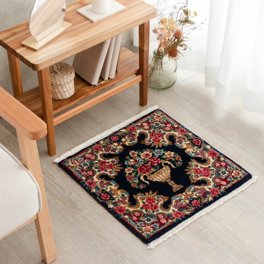 【アウトレット商品】【本場イラン産】50.5×50.5cm ペルシャ絨毯 ミニサイズ(送料無料 手織り 天然染料 かわいい おしゃれ 絨毯 ラグ ウール100% ペルシャ 座布団 チェアマット)◆LIGHT ライト|イラン産絨毯 ペルシャダイレクト