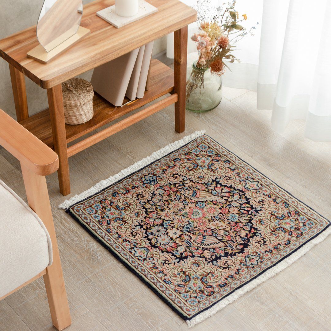 【本場イラン産】56×54cm ペルシャ絨毯 ミニサイズ（送料無料 手織り 天然染料 かわいい おしゃれ 絨毯 ラグ ウール100% ペルシャ 座布団 チェアマット）◆LAPICOCK　ラピコック 90,750円