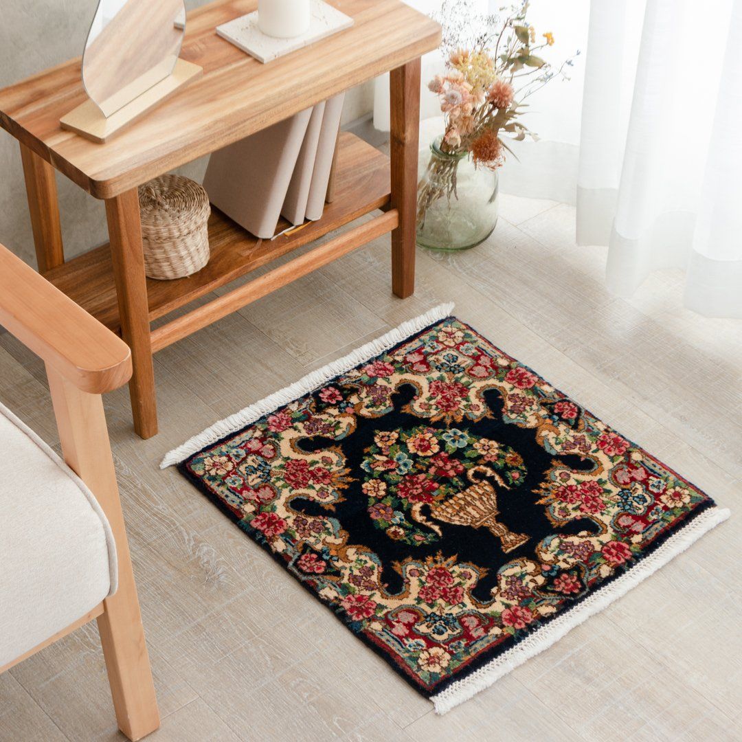 【本場イラン産】49.5×50.5cm ペルシャ絨毯 ミニサイズ（送料無料 手織り 天然染料 かわいい おしゃれ 絨毯 ラグ ウール100% ペルシャ 座布団 チェアマット）◆LAN　ラン