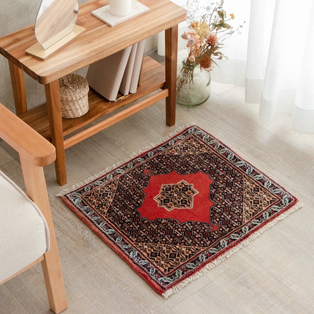 【アウトレット商品】【本場イラン産】57×48cm ペルシャ絨毯 ミニサイズ（送料無料 手織り 天然染料 かわいい おしゃれ 絨毯 ラグ ウール100% ペルシャ 座布団 チェアマット）◆KOMA　コマ