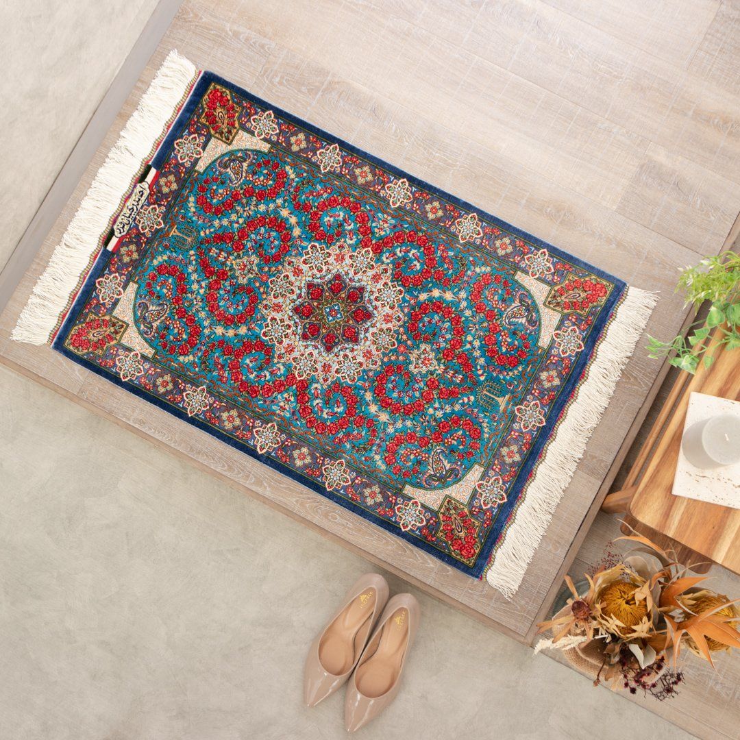 【本場イラン産】60×88cm ペルシャ絨毯 玄関サイズM（送料無料 手織り 天然染料 かわいい おしゃれ 絨毯 ラグ シルク100% ペルシャ）◆CROWDIA　クラウディア