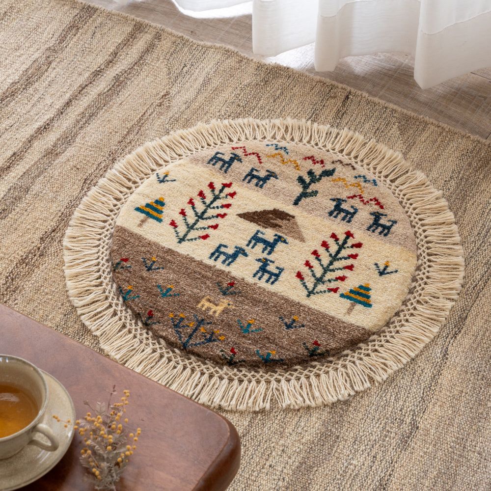 【本場イラン産】ギャッベ 直径40cm 丸形（送料無料 手織り 天然染料 かわいい おしゃれ 絨毯 ラグ 円形 座布団 座椅子 チェアパッド ウール100% ペルシャ ギャベ Gabbeh）◆DORYU　ドリュー｜イラン産絨毯 ペルシャダイレクト