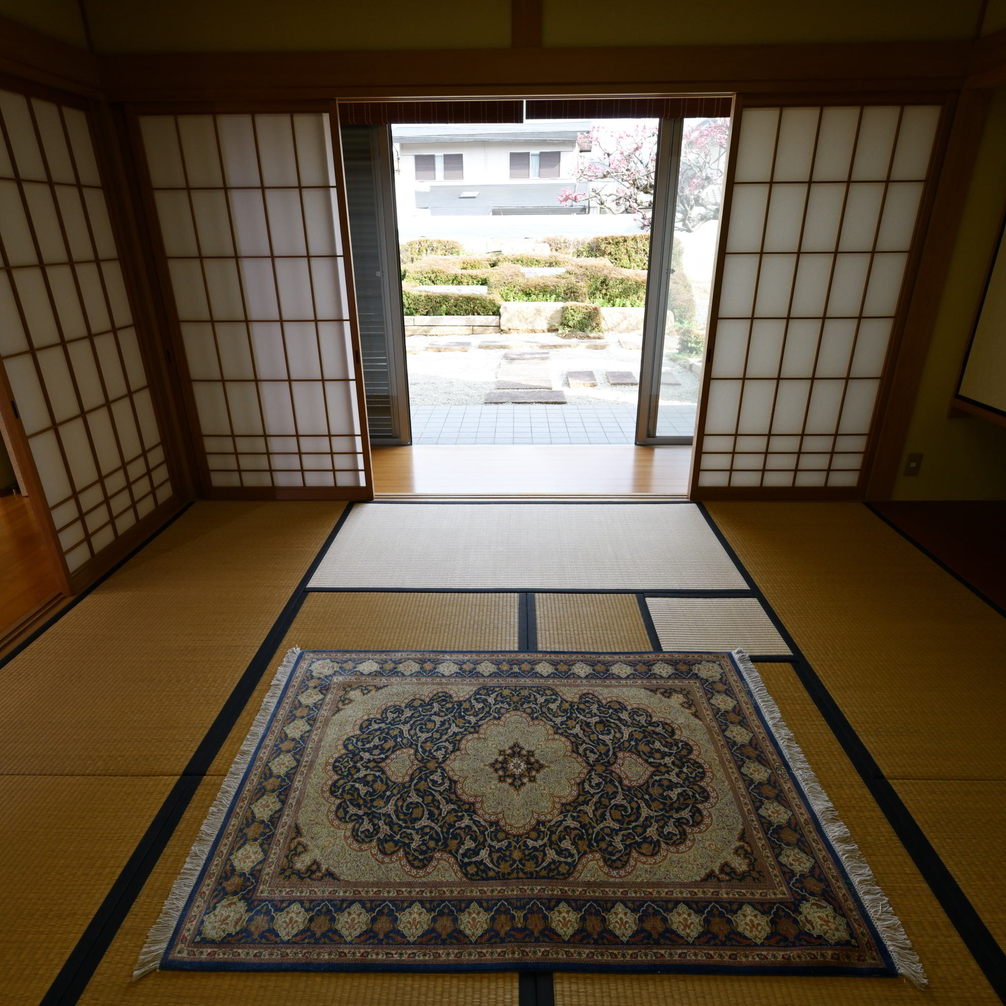 【ペルシャ絨毯 手織り クム産】KASHIZADE工房 143x101cm メダリオン／ネイビー QM7529