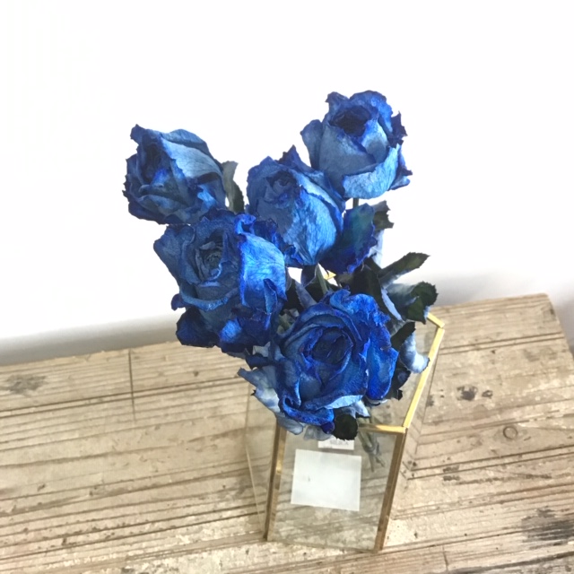 楽天市場 青いバラのドライフラワー花束 スワッグに Diy カントリー ナチュラル キッチン玄関飾り に ハンドメイド インスタ映えに 神秘的なブルーローズ フラワーショッププチフルール