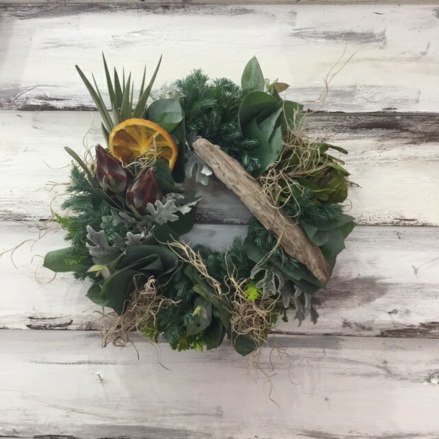 スタッフが編みこんだ本物の生花手作りリース！エアプランツ、流木入り！クリスマスにも！リース玄関/ご自宅インテリア/ギフト/装飾/ディスプレイ