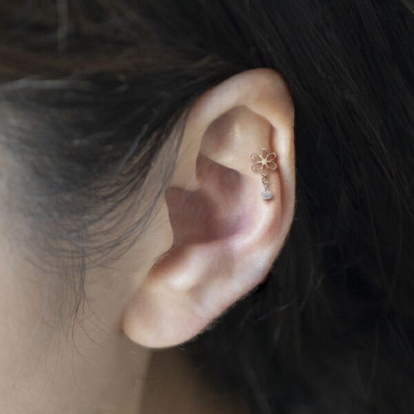 かわいい 軟骨ピアスパーツ 最安値挑戦 フラワーモチーフに揺れるブルートパーズ 16g ギフト 送料無料 誕生日プレゼント 14g対応 金属アレルギー対応