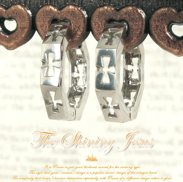 クロス型の模様が彫りぬかれたデザインアクセサリー The Shining Jesus K10ホワイトゴールドクロスモティーフ ピアス 発送目安:2~3週間 送料無料 プレゼント 秋冬 大人気|ピアス アクセサリーPIENA 公式