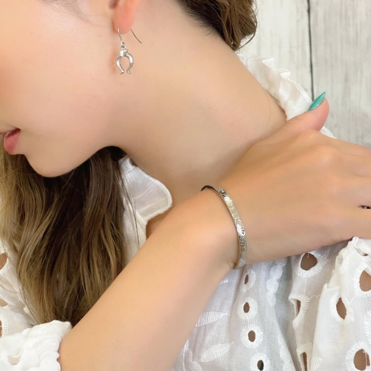 バングルレディースハワイアンジュエリーサージカルステンレス316L製ブレスレット波の模様彫り花プルメリアシルバーシンプル金属アレルギー対応安心送料無料