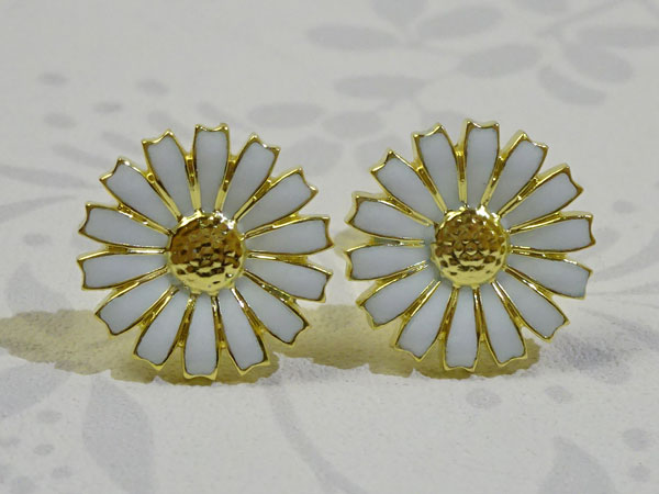ジョージジェンセン ピアス デイジー ホワイト ゴールド ペタル 1.1cm|輸入雑貨ピナコテカ