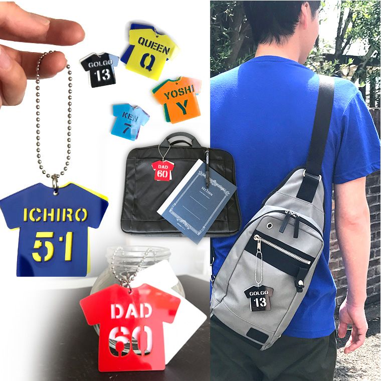 【楽天市場】アクリル製Tシャツ型キーホルダー5cm 厚さ：2mm アンシャンテラボ / アルファベット 数字 ネームタグ バッグチャーム プレゼント 名入れ ユニホーム 背番号 チームカラー