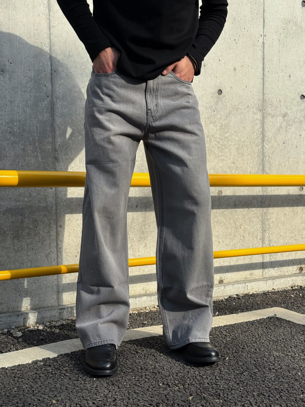 Excellent style亜米利加のレトロな古くさい薄墨色の広広としたデニム成人男性のゆるい引っ切りないモップの止ん事無い街の心地よいズボン下