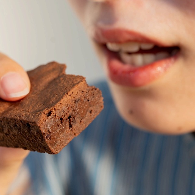 市場 あす楽 チョコレート 世にもおいしいチョコブラウニー チョコ ギフト 送料無料 メール便 贈り物 8個セット