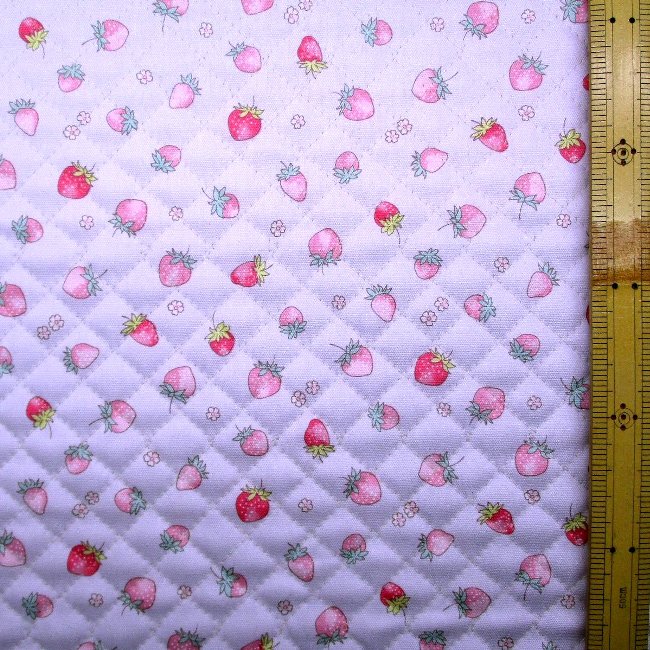 淡いピンクの布も使ったホワイトキルト 鷲沢玲子のはじめてのホワイトキルト：ホーム | アシェット