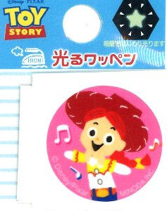 楽天市場 キャラクター 光るワッペン トイ ストーリー ジェシー サイズ 約2 5 2 5ｃｍ １枚入り アップリケ アイロン 刺繍 かわいい おしゃれ マーク キッズ 子供 こども 男の子 女の子 入園 入学 ディズニー 手芸のピロル
