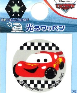 楽天市場 キャラクター ディズニー 光るワッペン カーズ ｃａｒｓ マックイーン サイズ 約2 5 2 5ｃｍ １枚入り キャラクターワッペン アップリケ アイロン 刺繍 かわいい おしゃれ マーク キッズ 子供 こども 男の子 女の子 入園 入学 手芸のピロル