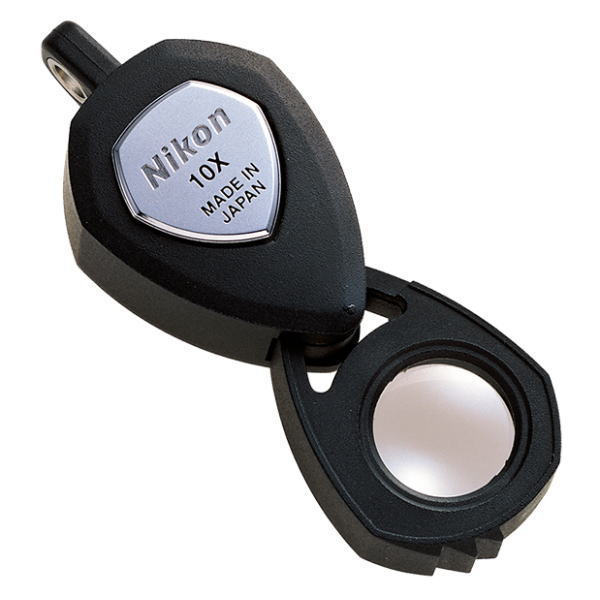 ニコン Nikon 定め事品 貴石位置づける用ルーペ 高倍率 10倍 13粍 色収差ひん曲げる光行差手を加えるトリプレット高性能水晶体 持ちはこぶ用 虫眼鏡 拡大鏡 虫めがね 弱視 天眼鏡 砿物 印刷物 虫けら 草木 見ること 精神測定検査 虫眼鏡 母の日 父の日 敬老の日 差し上げ物 差し上げ物