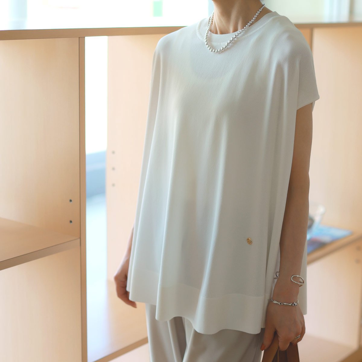 【 7/10 20:00〜！ SUMMER SALE 】TOLNERA (トルネラ)　サイドスリット＆ドレープ　エアリーニットトップス PRIORITY 【 7/10 20:00〜！ SUMMER SALE 】TOLNERA (トルネラ