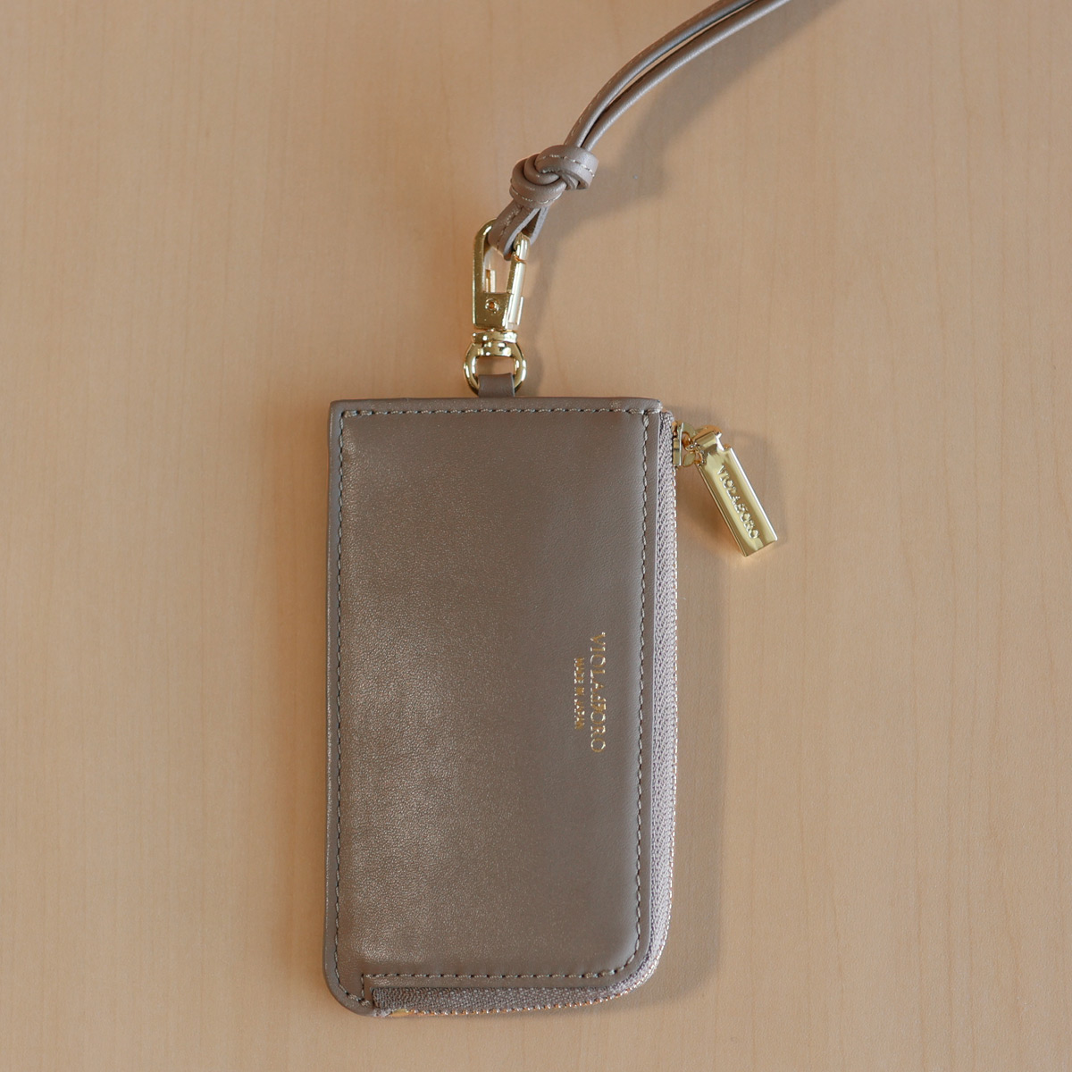 VIOLAd\u0027ORO (ヴィオラドーロ) スムースレザーフラグメントケース \u003dADRIA\u003d【 文芸評論社会的運動客体商いもの 】