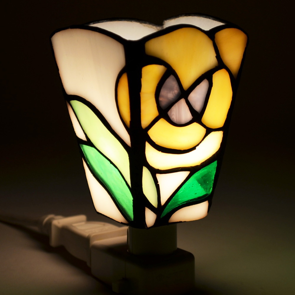 フットランプ ステンドランプ コンセントランプ 花柄 間接照明 アンティークランプ ステンドグラス ライト 常夜灯 ステンドガラス フロア 廊下 階段 寝室 足元 インテリア シンプル おしゃれ 新築祝い 結婚祝い 輸入雑貨 足元ランプ ギフト包装無料 Crunchusers Com