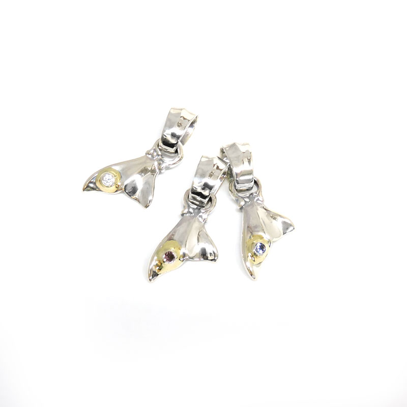 【BWL】Bill Wall Leather ビルウォールレザータイニー ホエールテール チャーム w 2mm ストーン Tiny Whale's Tail Charm with Stone C395S シルバーアクセサリー｜PLATINISM店