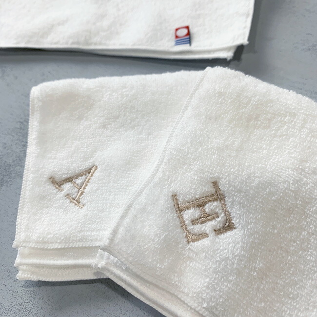 楽天市場 今治 ホワイト イニシャル ハンドタオル 綿100 ハンカチ タオル 金 銀 イニシャルハンカチ 名入れ タオル イニシャルタオル プチギフト お返し ハンカチ ミニハンカチ ハンドタオル 日本製 ゴールド シルバー 刺繍 子供 大人 内祝い Kufuu