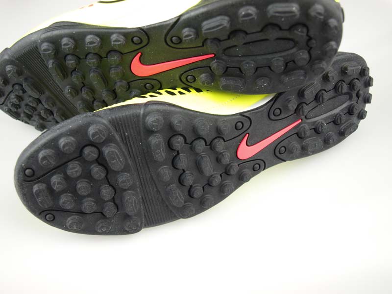 nike magister