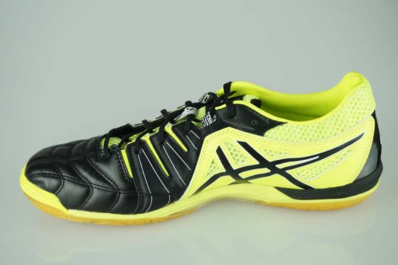 asics futsal shoes
