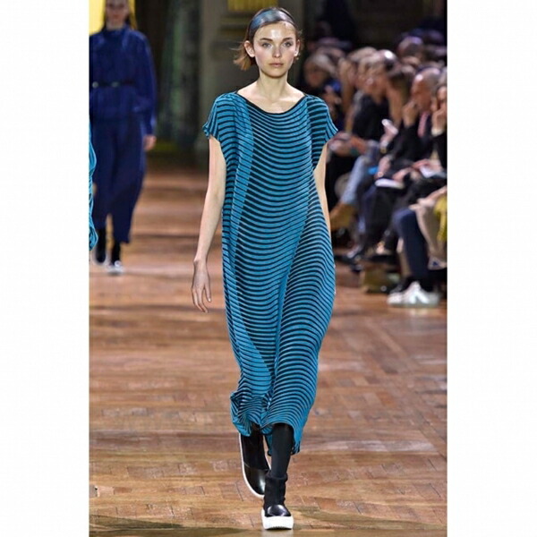 喜ばれる誕生日プレゼント ワンピース レディース エンジ黒2位 中古 波グラデーションノースリーブバルーンワンピース Miyake イッセイミヤケissey Sorif Dk