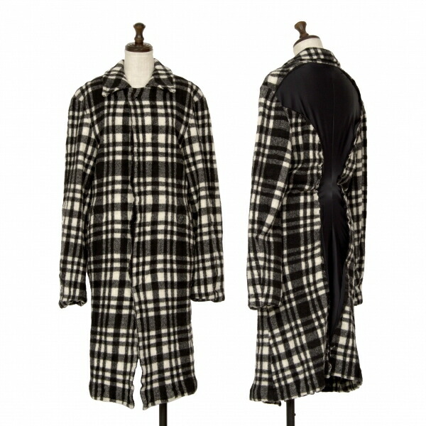 【中古】 コムデ給仕COMME des GARCONS うしろ側伸ばすことうつり変わり縮絨読み合わせる厚地の外套 黒白S【レディース】