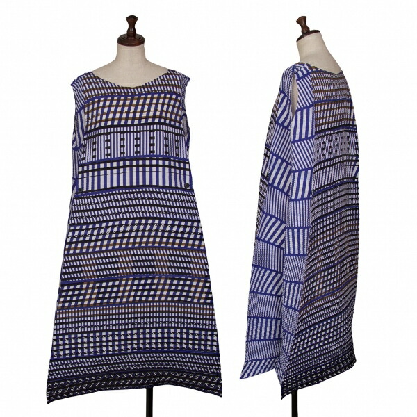 【中古】 イッセイミヤケISSEY MIYAKE 幾何学学柄ノースリーブプリーツワンピース 無色素他2【レディース】