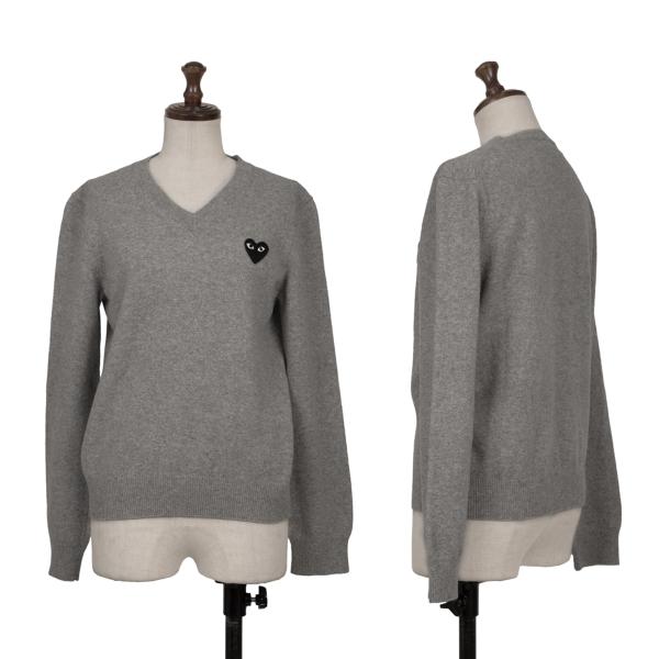 【中古】 掻き鳴らす コムデ給仕PLAY COMME des GARCONS ウールハートワッペンVのど首編み物 薄墨色M【レディース】 トップス-ニット・セーター-セーター
