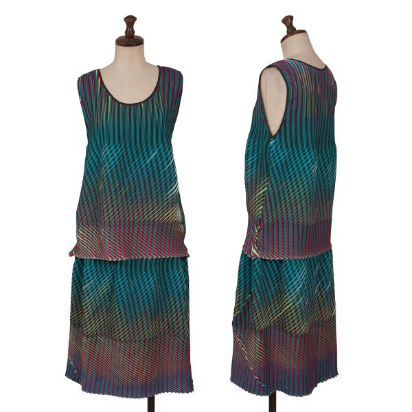【中古】 イッセイミヤケISSEY MIYAKE ストライププリントプリーツセットアップ 緑黒他2【レディース】
