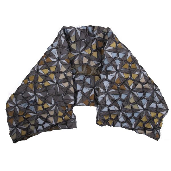 【中古】 イッセイミヤケISSEY MIYAKE 3Dスチームストレッチステンドグラスストール グレーベージュ他【レディース】｜PLAYFUL