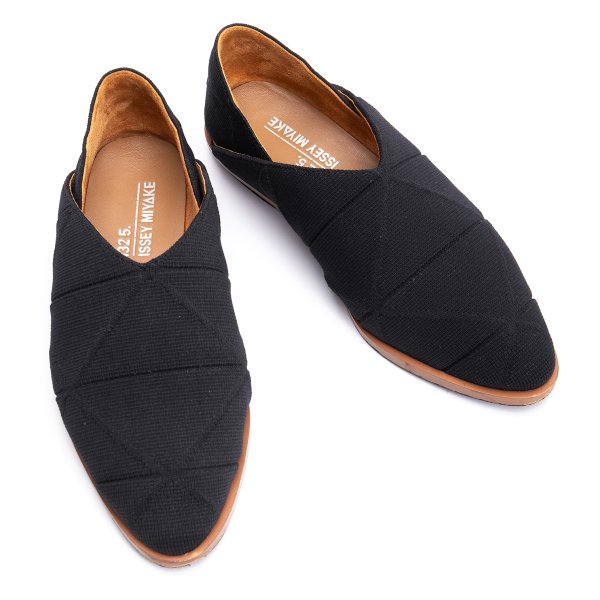 【中古】 イッセイミヤケISSEY MIYAKE 132 5. TATAMI KNIT SHOES ニットスリッポン 黒23.5【レディース】｜PLAYFUL