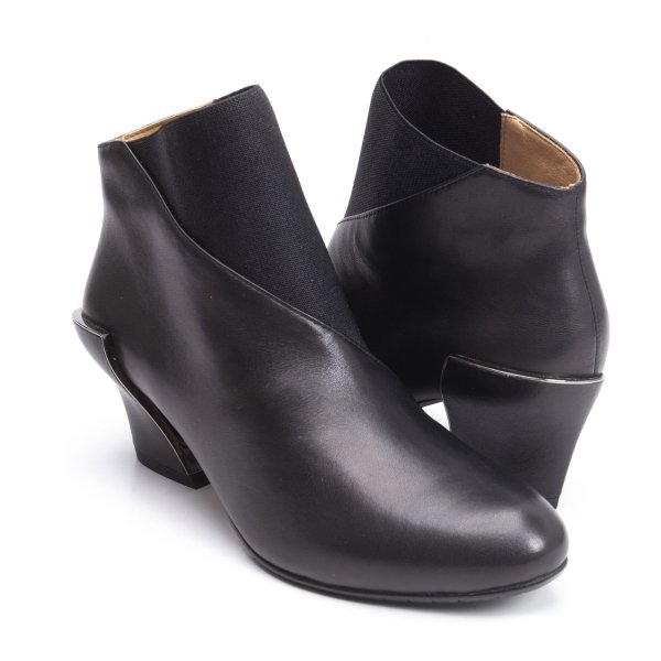 【中古】 イッセイミヤケ&times;ユナイテッドヌードISSEY MIYAKE&times;UN Warp Bootie Mid メタルヒールレザーブーティー 黒39(24.5cm位)【レディース】｜PLAYFUL