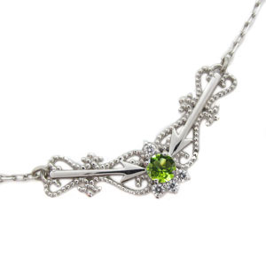 ペリドット エンジェル ネックレス 天使 矢印 K10 アローネックレス|PLEJOUR 誕生石ジュエリー専門店