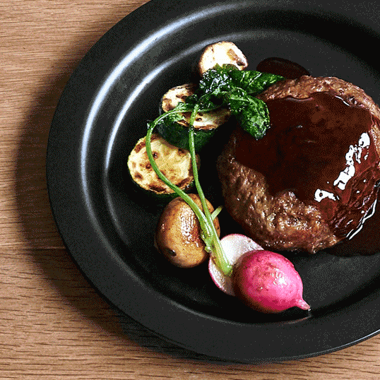 ステーキやハンバーグをアツアツのまま食べられる鉄皿あやせものづくり研究会Tetsu テツサラ「チッカ黒染め処理」を施した鉄皿とハンドルのセット衝撃や摩耗・摩擦に強く、キズ付きの心配がありませんキッチン用品送料無料ギフト｜BRICBLOC-PLOT