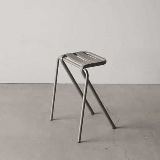 DUENDE BENT LOW STOOL Champagne 昔からある配管の工業科学技術を当て嵌めるした腰掛け デザイナーズ調度品 室内装飾 貨物輸送無料 スタッキングキッチン 夕ご飯 リビング 部屋の入り口 パウダーコンパクト 軽さ スチール写真原料品  耐久性 ひな形性  GOOD DESIGN AWARD勝ち取る ロース物の具